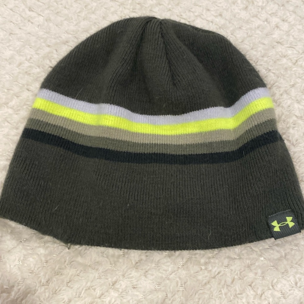 Youth green Under Armour beanie